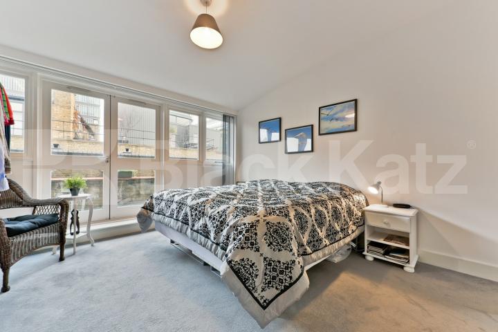 Bright and airy penthouse apartment near London Bridge Station Lion Court, Shand Street, London Bridge